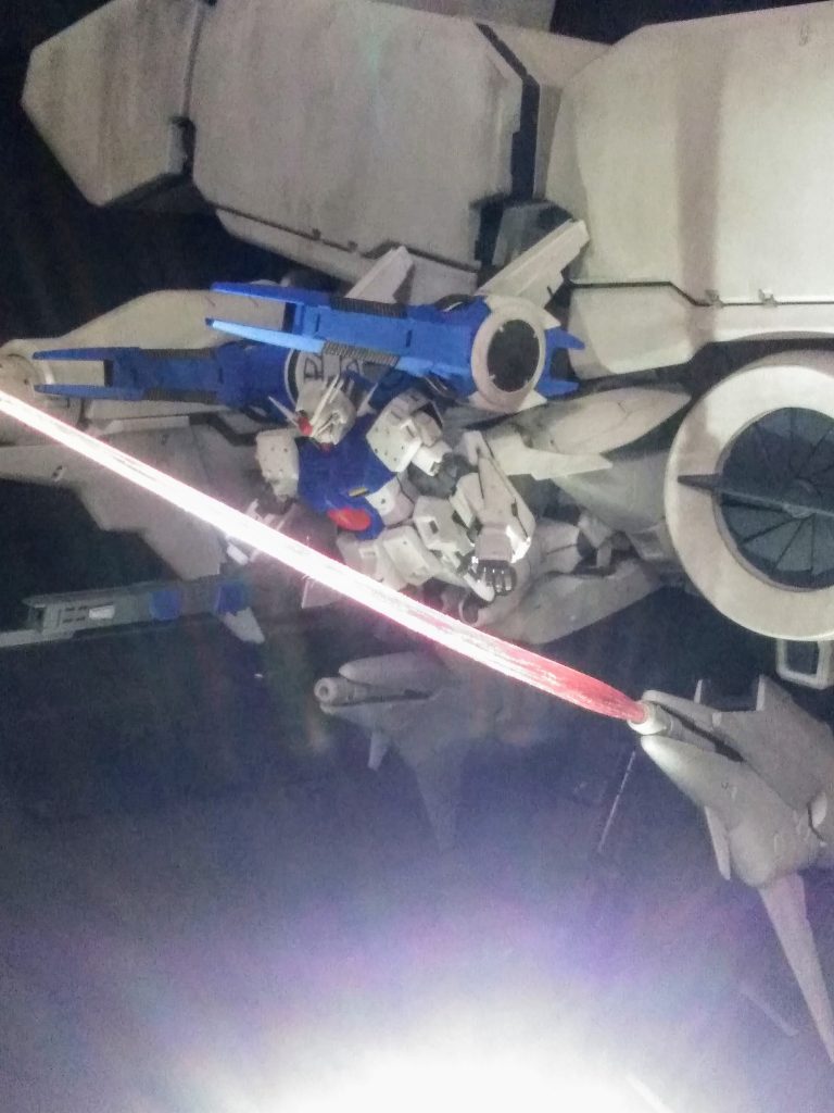 蒼ざめた瞳 見つめる炎今 全てを 捨てる時が来た