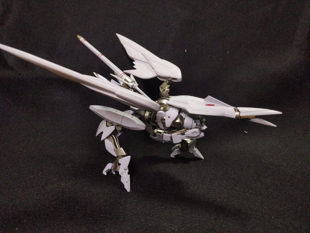 足首を回転させることで、安定した接地を可能にしました。