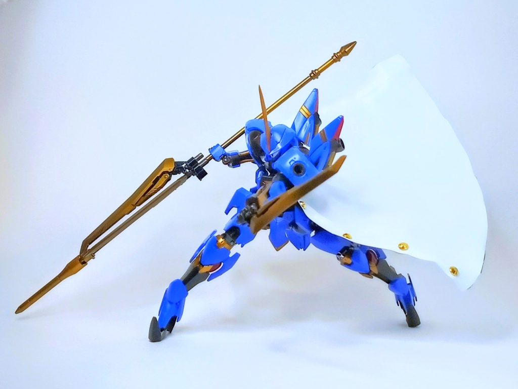 ブレードは外して手に持たせることができ、マグネット接続により連結も可能です。