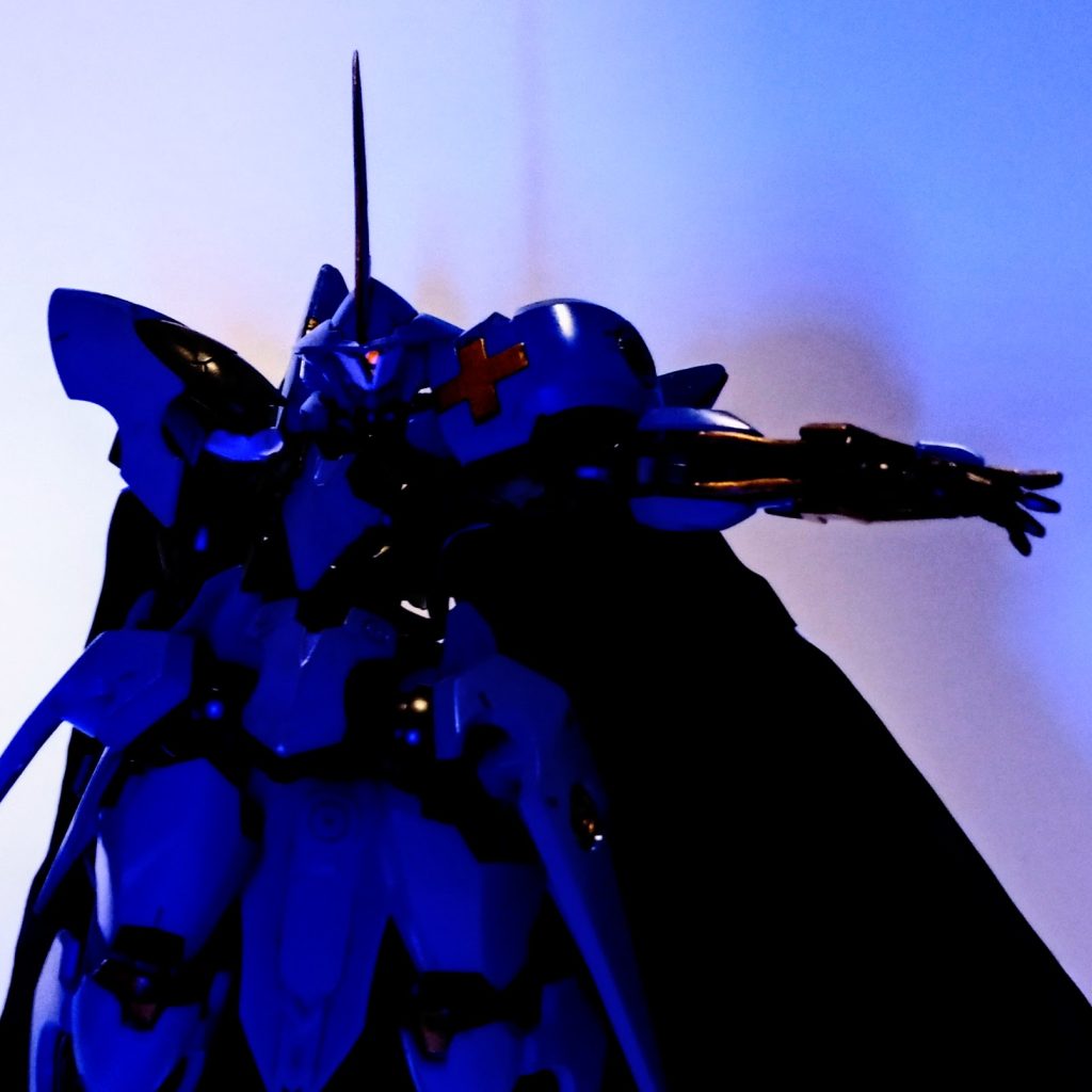 眼は一応ブラックライトで光ります。グロースターは本来光らないけどまぁ光った方がカッコイイだろの精神。