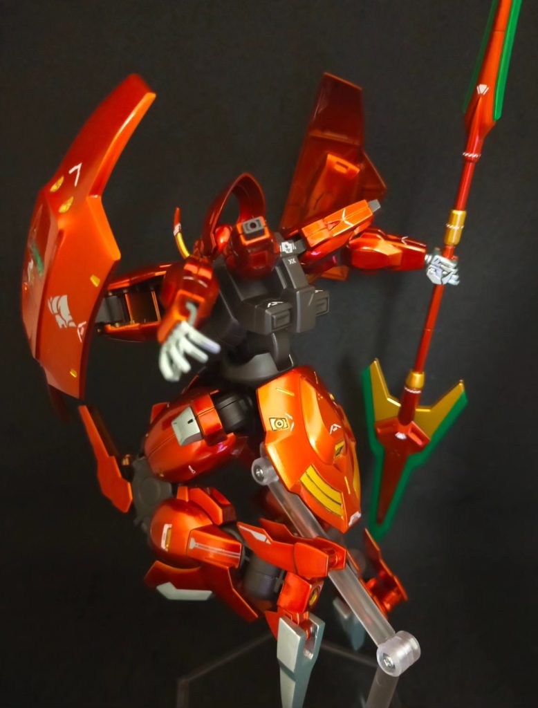 珍しく背後からも撮影してみました。一部マスキングで下地のゴールドを残しています。