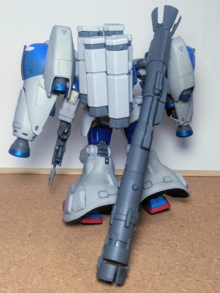 『コンペイトウ宙域』に放置された『GP-02』は『アルカード大尉』が回収しました 😚そして、連邦の技術者の中にも狂ッ❌→暴ソゥ❌→独創?…的……な発想をもつ技術者は居るのです🤔 ソノ名は・・・『ゼッタ・イボウギョ 技術大尉』 (妄想設定・・・「痛いのは嫌なので防御力に全フリする」をモットーに物事を考える。かの「フルアーマー計画」を発案した…かも知れない……などと噂されている・・・博士)そんな彼が『GP-02』の開発に携わったエンジニア『トリカ・エスゾ 設計課長』と協力し完成させた機体🤔『 RGM-79Q U,H,A, ジム・クゥエル 《Ultimate Heavy Armored》』 果たして彼らの叡知は結実するのカ❓🧐と、云うわけで妄想『 0083 吹き荒れる嵐 ver,』を晒してイこうと思います😤