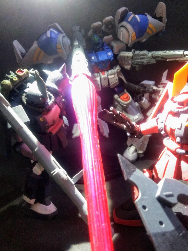 コンナ感じでサクッと実行です 😁🎵🎶改造なんて烏滸がましい 😡💢💢事はイイません 😏💨ナニせ「チョチョイ」と、ヤッて「クゥエルのパーツ」を差し込んだだけナノですから 😚👍 ・・・見りゃ判るか 😁 指方って『0083編』も次回投稿で最後 😅ハテサテ?果たしてドウナル事やら 🤨💭