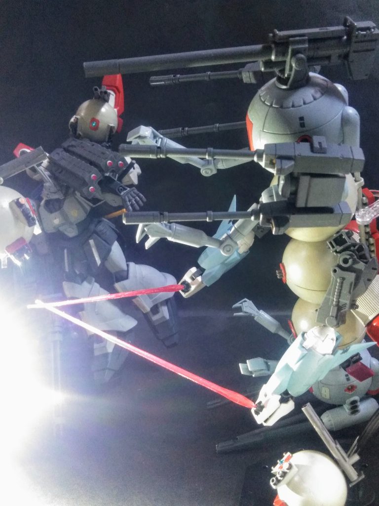 『ソロモン宙域』に放置された『GP-01』は『天斗 特務中尉』が回収しました 😚そして、元ジオン軍の『キョウ科学者養成機関《ヤッベエーナココ》』出身の 『スピー・ドクルイ 技術大尉』により『ゲルググ J 』は魔改ゾゥ❌→特殊な改修をされてテ❌→受けます 🧐 『スピー・ドクルイ 技術大尉』🤔ダレ?(妄想・・・『何人たりとて、オレの前は走らせねぇえっ!!😡💨💨』と、ドンな事柄でも執拗に一番である事に拘りをミセル要注意人物。実家が農事業に携わっている彼は青年期にトラクター🚜を友人と共に高速モデルへと改造、農業プラント内を暴走していた?らしい・・・技術者)彼が再設計、再開発した装備を使ったこの機体 🤨果たして成果は獲られるのでしょうか 😖シンパイ 『れんぽうぐん』の、あくいとふはいのしょうちょう『のいえ・ぼーる』を『みさいる』でこうげきするぞっ!!