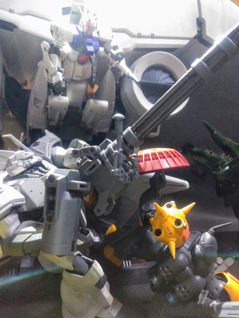 オソラク『UC世界』のMSの中ではトップクラスの推進出力をホコルと思われるこの子達 🤔夢の合体❗ヤッてミタカッタんですよぉ~~ 😁👍「無しよりの"ナシ"に近い"アリ" 😏デ,イケルカ?」イヤ!ヤッパ "ナシ"かなぁ~ 😟ウムムム 『あるかーど たいい』を ふりきったけど、おちていく『ころにー』むかう『がんだむ 3 ごうき』と、であってしまった!!!!!