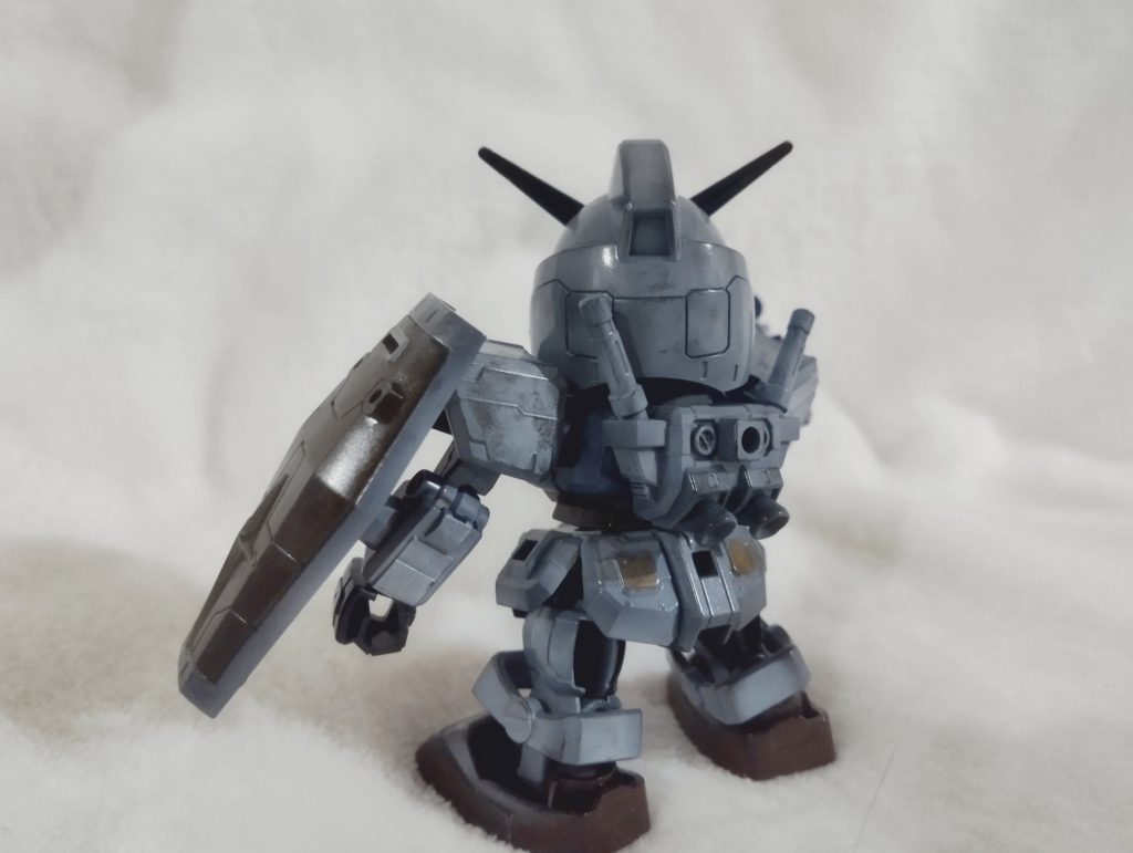 リアですこちらはアーマーの黄色い部分以外は全て水性ホビーカラーでのエアブラシ全塗装で、黒立ち上げ塗装&ウェザリングをしています