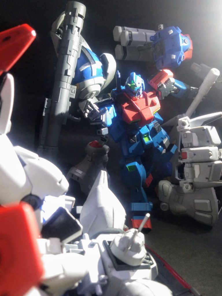 まぁ、投げ飛ばすまでもなく 😌重さがワザワイして「関節が緩み、軸棒は折れ、転倒しまくり、パーツは破損」ヾ(;゚;Д;゚;)ノ゙モウダメダァ!!予定調和の大躍進?と成りました 😫💨💨💨ウミヨリフカイ,タメイキ 『あるかーど たいい』は、おもいあーまーをぬぎすてて『おおがた びーむさーべる』できりつすてるつもだっ!!!!!!!!