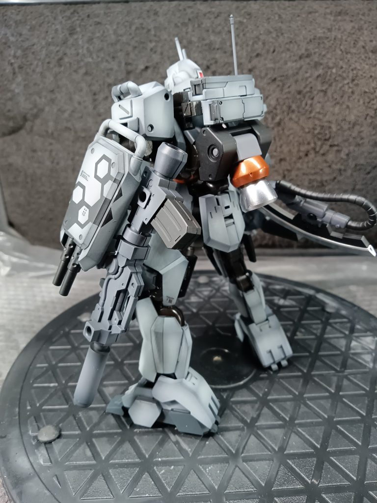 今回のお気に入り武装のシールドマシンガンです陸戦型のマシンガンを2門付けてみました小型バズーカランチャー 発射間隔の短い中威力の弾頭を発射します