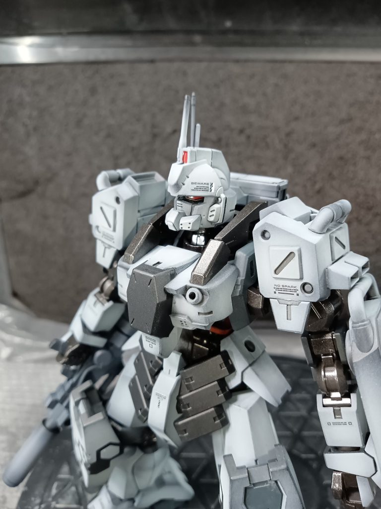 メインカメラなどはガンダムEXによせて赤くしております閲覧ありがとうございます 今回は少し時間がかかってしまいましたが皆様のおかげさまにて完成しました✨またぼちぼち作っていきますので閲覧頂けますと嬉しく思います!でわでわ皆様 ありがとうございました🙂↕️