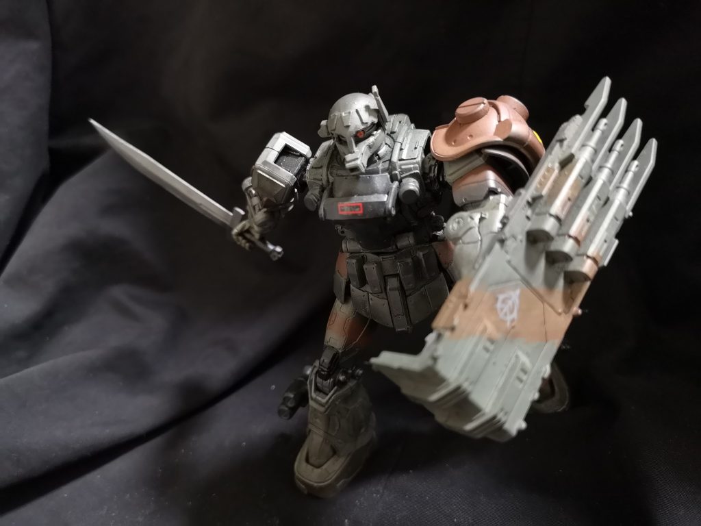 さらに胸部を分厚くしてヒートサーベルを持つことで最低限ジムを倒せる武装は持つことにしてます。