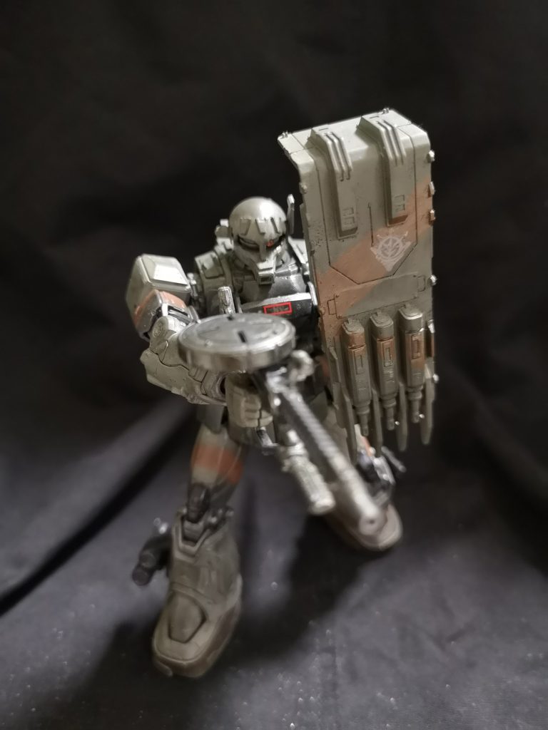 あとは、ゲラート機のカラーを参考にして元後方支援機体の名残としてオレンジカラーを加えてます。