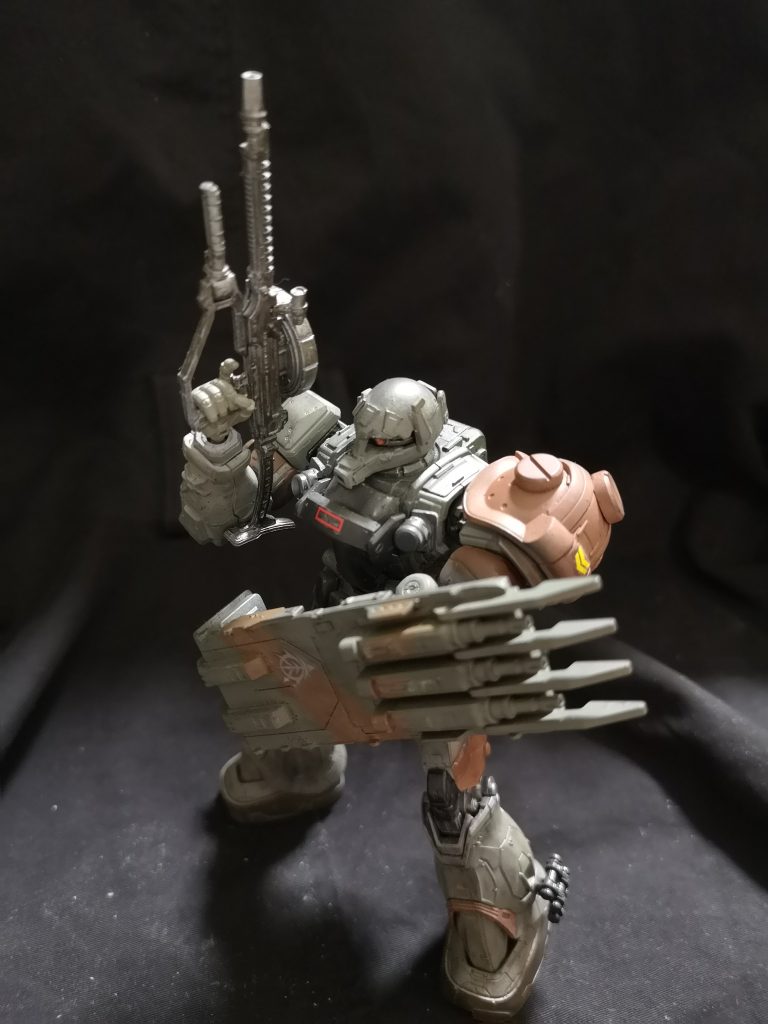 まさにジオンの台所事情から、どうにかジムを倒せる機体に仕上げた感じです。ぜひガンダムの土手っ腹にヒートサーベルを突き刺してね★