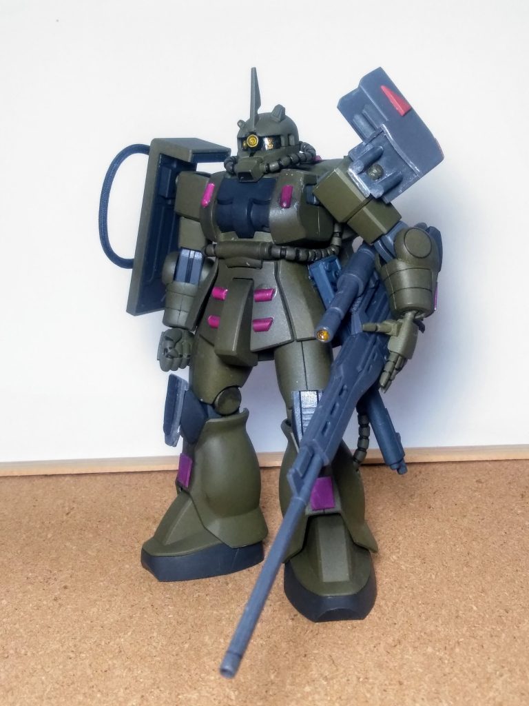 『 MS-06 Fe ザク Ⅱ スナイパー』元ジオン軍の『キョウ科学者養成機関《ヤッベエーナココ》』出身の 『 デバ・ガメヤ・ロウ 技術大尉』により開発された高性能スナイパーライフル『Nozoki 18-18 Dame Zettai』を装備する為に『MS-06F』に専用的な改修を施した機体 😚 『デバ・ガメヤ・ロウ 技術大尉』🤔ダレ?(妄想・・・『Nozoki』……それは男の浪漫❗何故『Nozoku』のか……それは持って生まれた本能だから……誰にも抗えない……宿命なのだ・・・だ、ソウな😫⤵️⤵️・・・技術者)彼の執念が籠った装備を使ったこの機体 🤨果たして戦果は獲られるのでしょうか 😖シンパイ