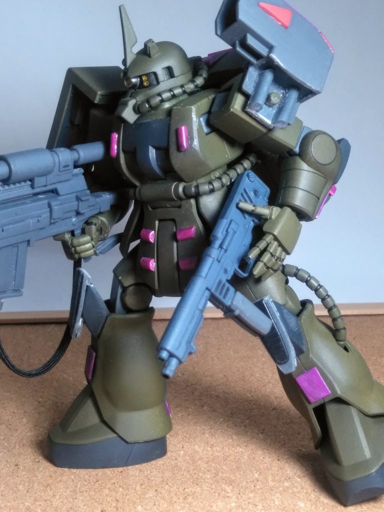 狙撃特化な機体なので攻撃は当然❗超ロングレンジから 😁🎶しかし、不意に敵機体に襲われないとも限らないのでショートレンジや緊急離脱用に『90mmマシンガン』を装備です 😆👍