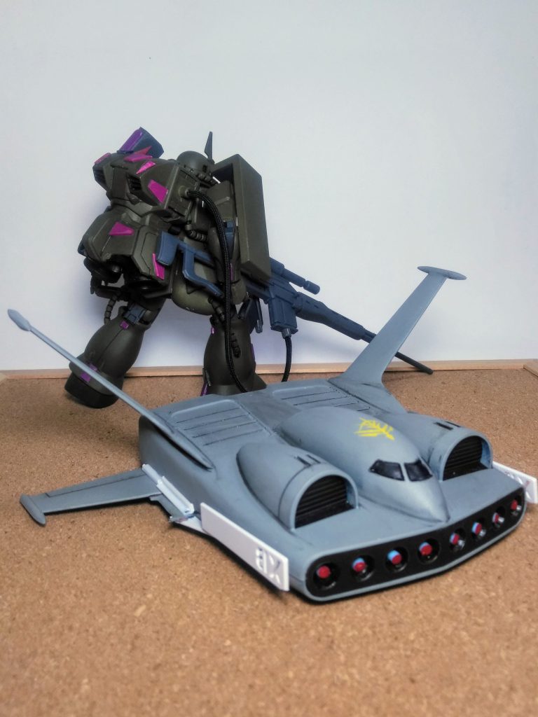 上記に在る様に『ルースィ 特務大尉』はMSの操作はカラッキシ 😭💦💦なので現場移動や狙撃のポジション取りの支援の為に宇宙用に改装された『ドダイ YS』が常に作戦に同行します 🤔