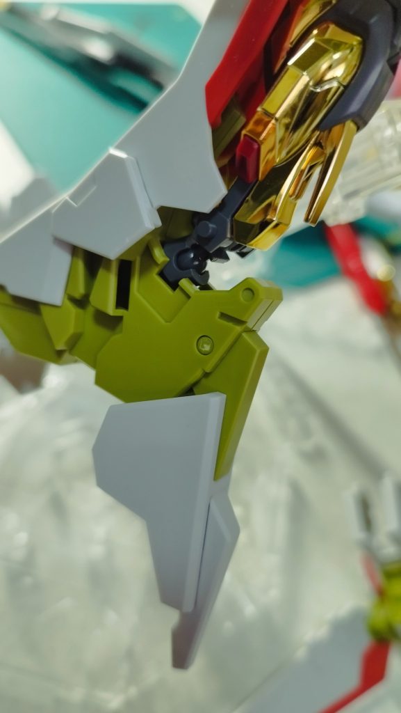 外した脚の接続のボールジョイントにこうはめるだけ