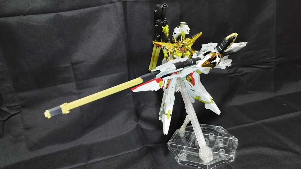 背中も胸だけに引っ掛けた宙ぶらりんではなく、背中で接続してありますので、しっかり構えられます。