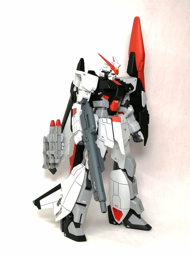 シールドとウイングで形成される三角形のシルエットがいいですね😲