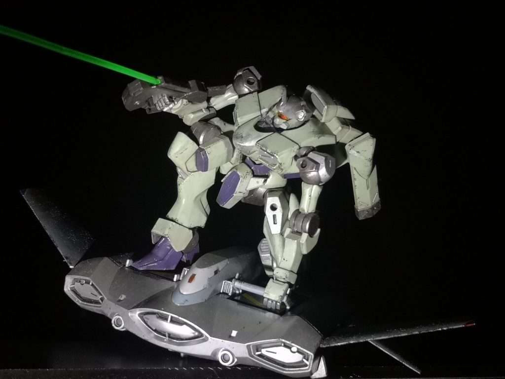 ビームライフル発射シーントップ画もそうですが夜闇をバックに撮影してみました