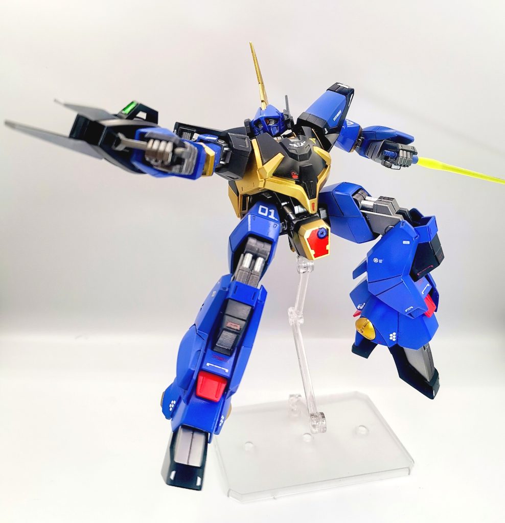 スネと肩のスラスター淵は赤なのですが加工しにくかったのでデカールでお茶を濁しました。
