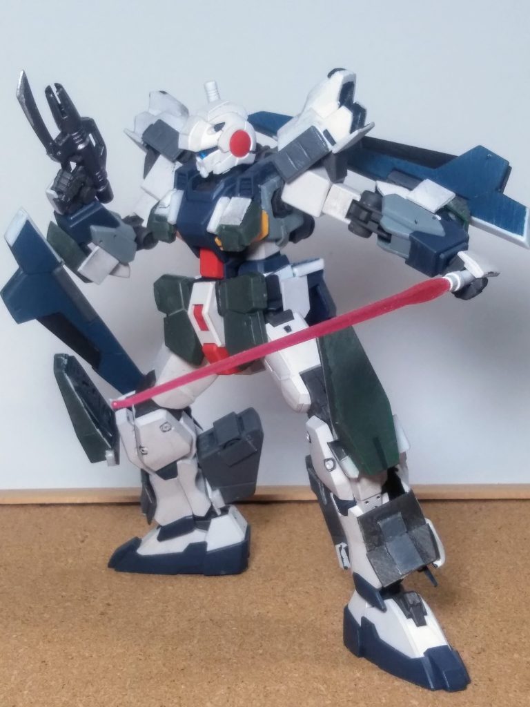 必要性は無いけれど、ヤラネバ落ち着かないので何時もの如くビーム サーベル抜刀です 😆👍折角、アーマー換装とイウ面白ギミックがアル子なので他にも実行しよう 😏 と、画策してます 🤔