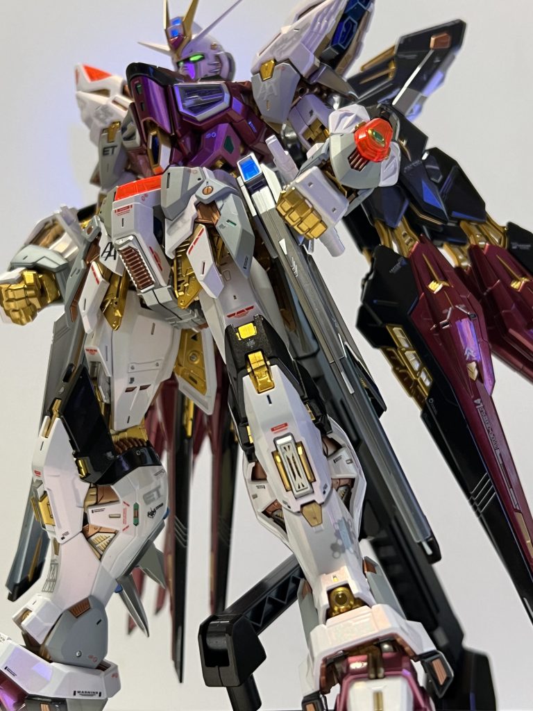 外装の差し色にグレーを使い、その部分のみを、つや消しとすることで、立体感を出せるよう工夫しました。