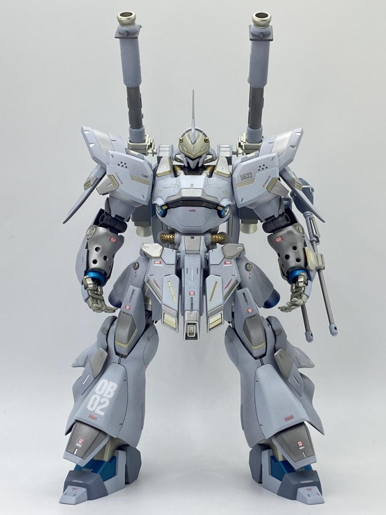 両肩のバズーカで何となくケンプファーとわかりますが、何か別の番組から出て来たような外見です。