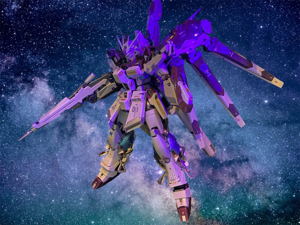 前述の通り、自分が初めてハイニューガンダムを知ったGジェネでは、『急造されたνガンダムと違い、充分な開発期間を経て作られた強化機』という機体説明がされていました。なので今回のストーリーは劇場版でもなく、ベルチカ版でもないオリジナルの世界線で、もしも第二次ネオジオン紛争が長期化していたらという妄想で描いてみました。伝説のニュータイプ、アムロ・レイが乗ったかも知れない、乗らなかったかも知れない最強にして最期の機体。1か月かけてじっくり作れてよかったです。さぁ、今年も残り1か月。最後の作品の製作にかかります!(年内に間に合うか!?)ありがとうございました!