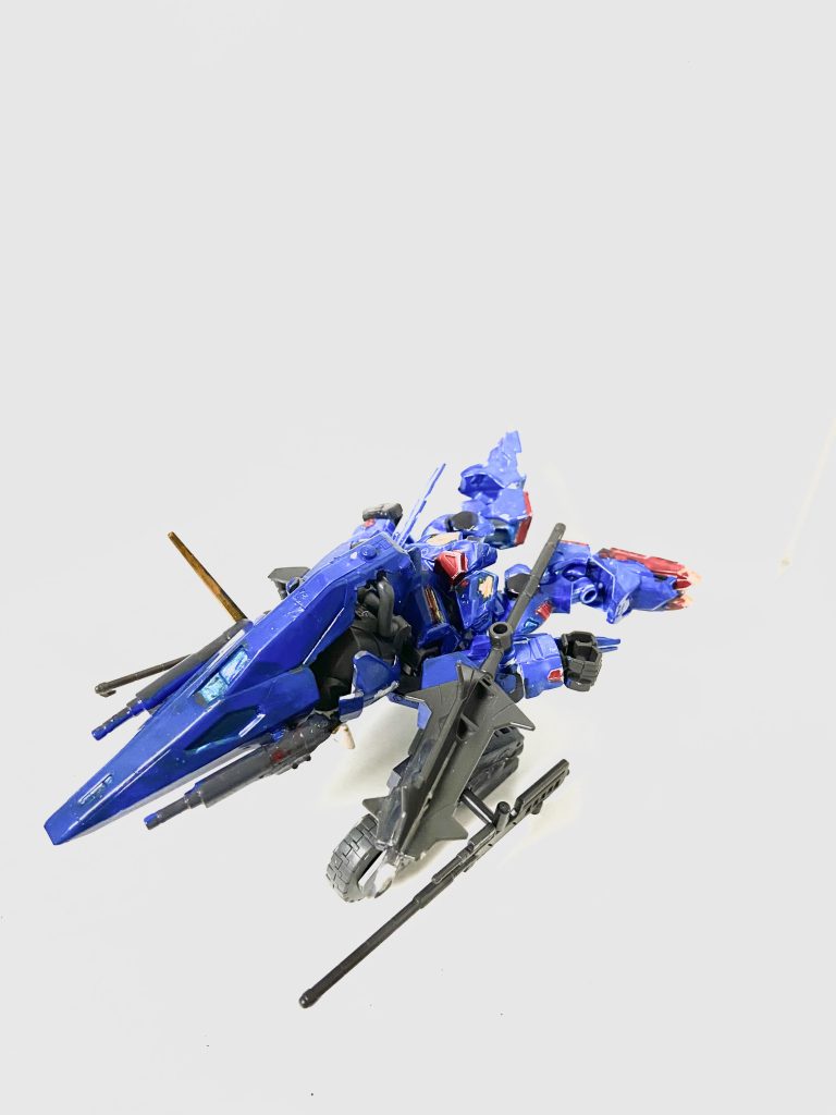 モビルワーカーモードバルバトスアクセルの独自の変形形態モビルワーカーをモデルにしておりバックパックの車輪で走行していく、滑空砲はそれぞれタイヤに取り付けてありレース中は基本この形態でレースを行う。