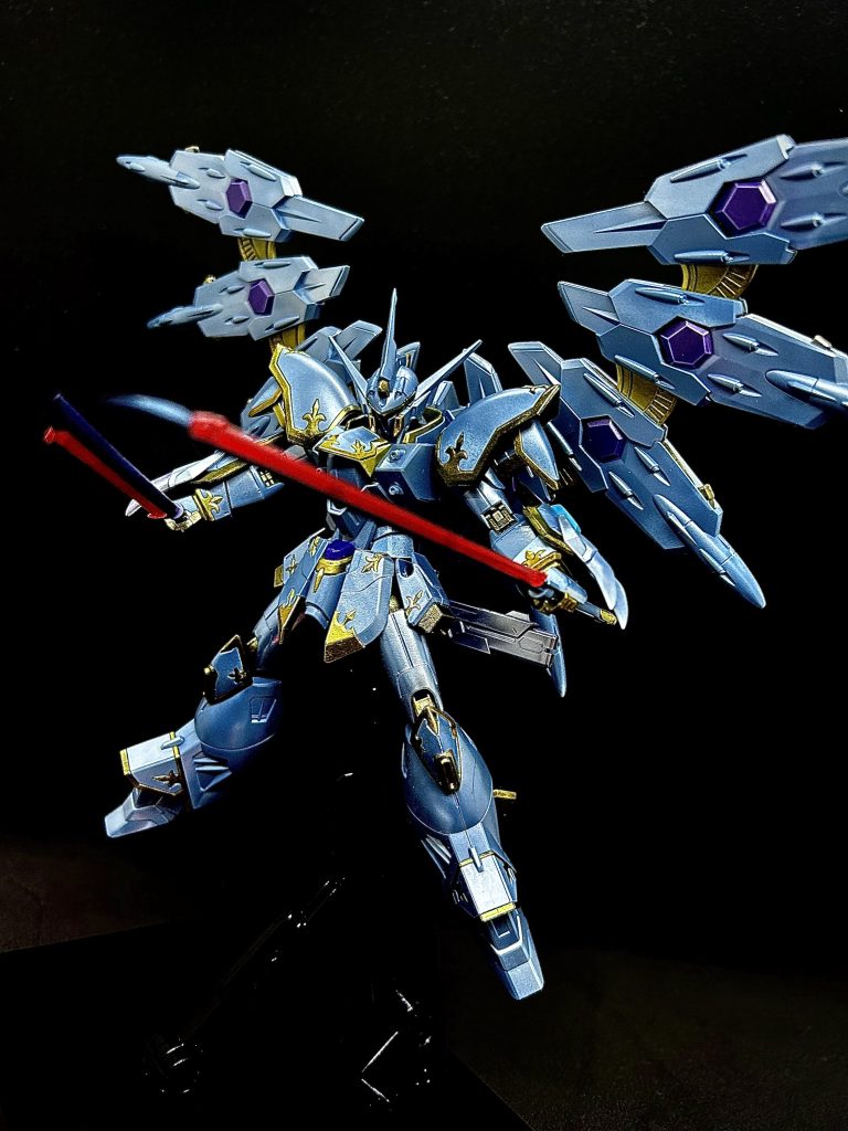 間違い探しレベルですが頭部アンテナ・サーベル・ウィング・両腕の爪部分はシャープ化をしてあります。