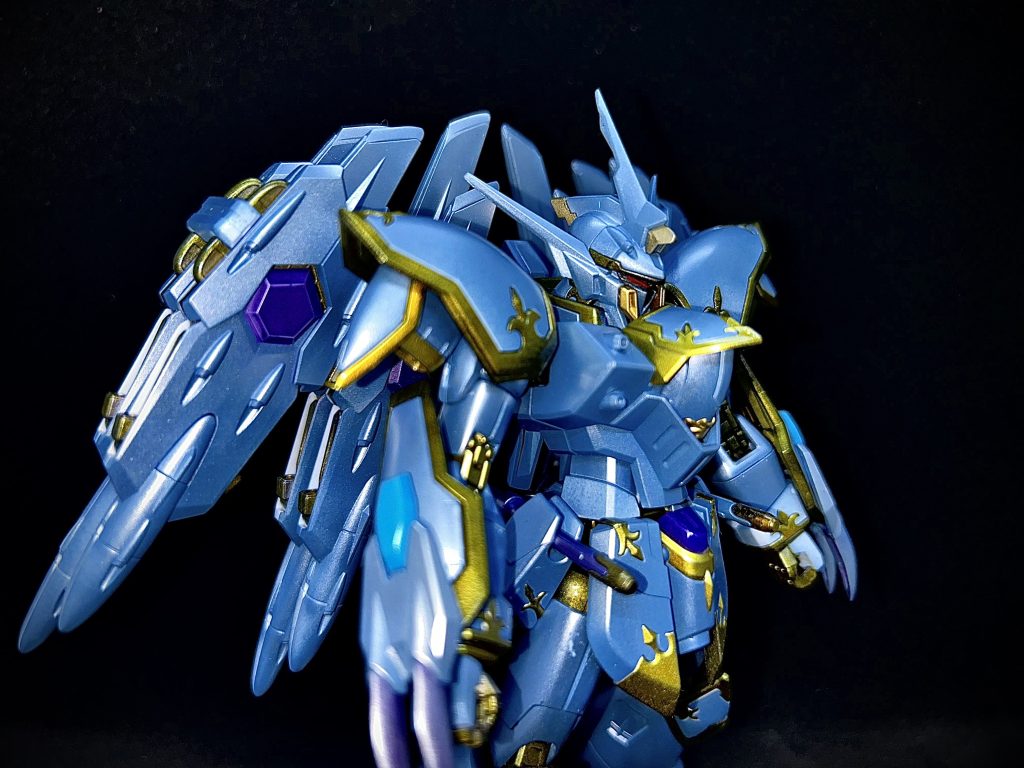 赤い目はランナーから切り出したパーツを接着して筆塗りで赤く塗りました。