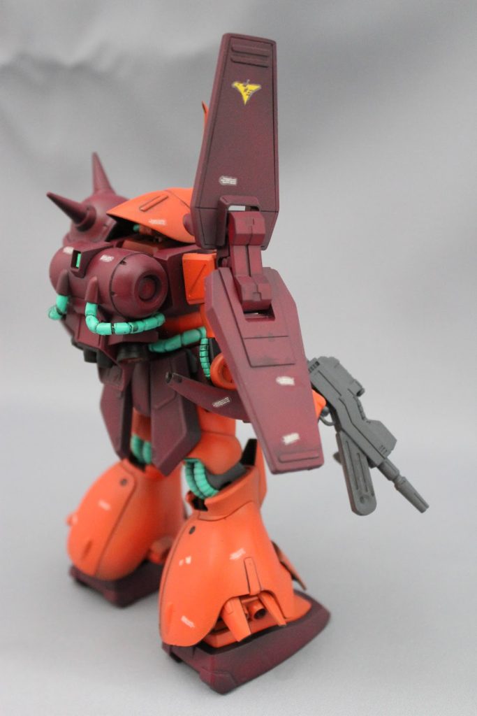 どう見てもザクの発展形のフォルムですよね。ZZやユニコーンでジオン系勢力でも使用されておりますが、違和感なし(笑)