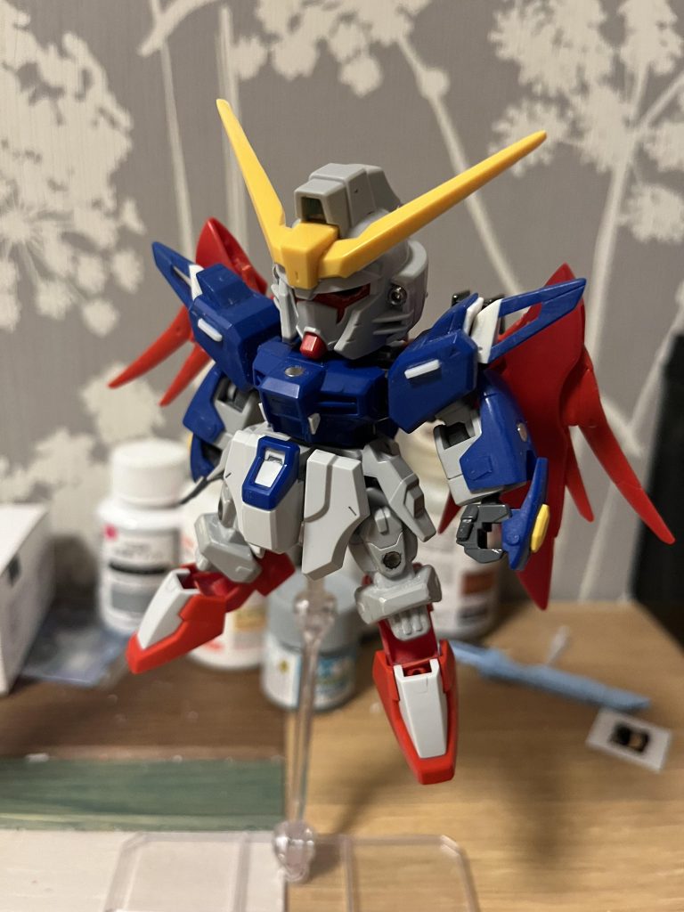キット造形自体は意外と良いのであまり大幅な回収はなく、HGと組み合わせましたバックバックと武器だけはどうしてもショボいのでHG流用でフラッシュエッジ2は切り離しネオジム磁石埋め込み使用時再現可能に