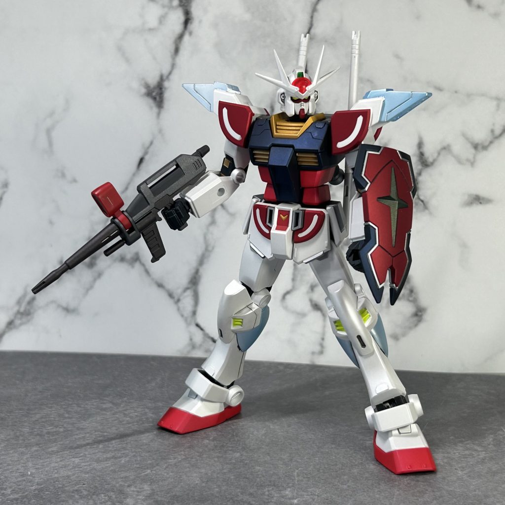 腰部アーマー、胸部他ディテールアップと少しのスジボリを各部に施しました。