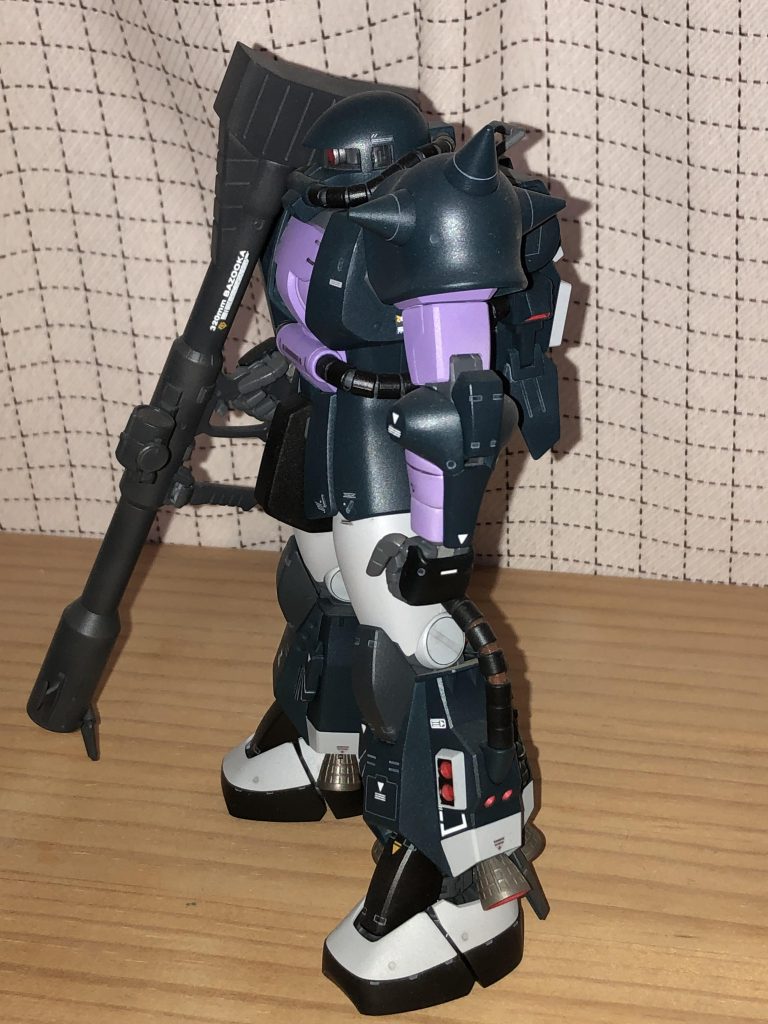 撮影した写真を見ていたらなんか足のパイプが茶色いのに気付いた