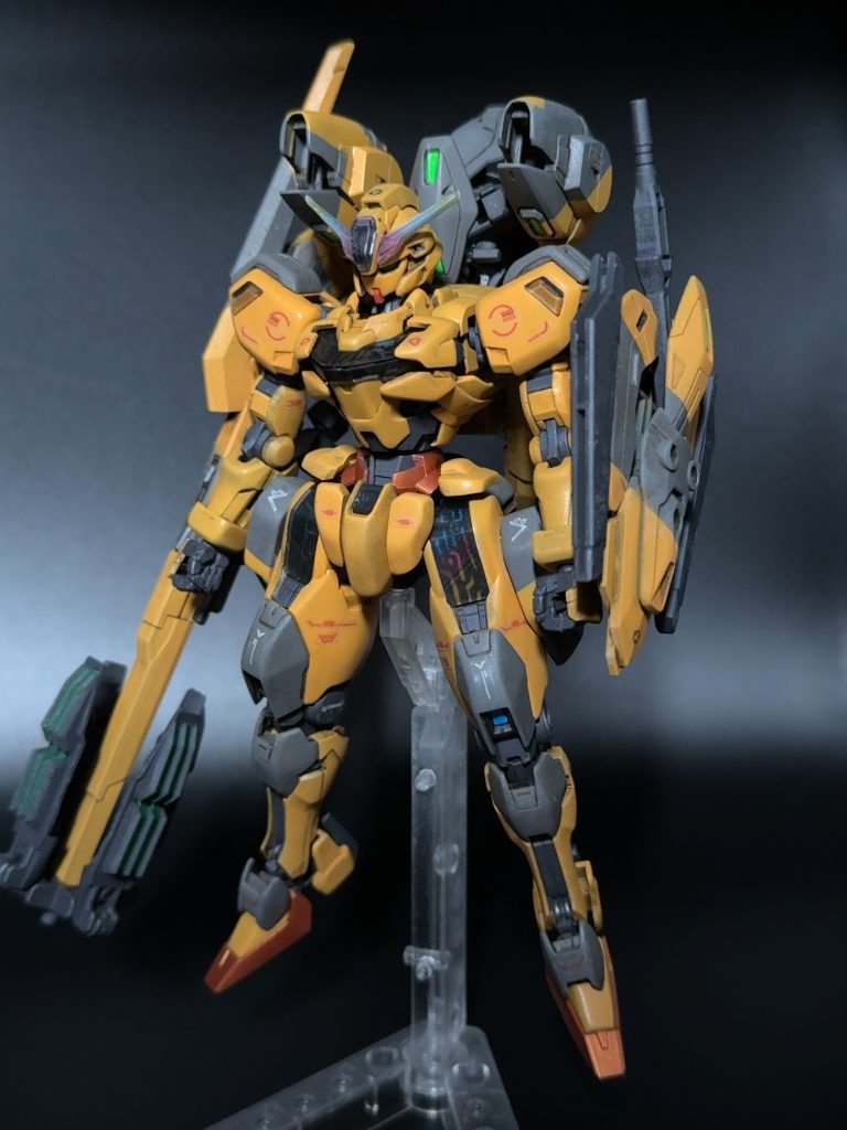 今回塗装は暗めに調色したグレーを下地にNAZCAカラーのマンダリンイエローを使用しました。暗い色の上からでもびっくりするくらいしっかり発色するイエローです。黄色の塗装に悩んでいる方に超オススメ💛