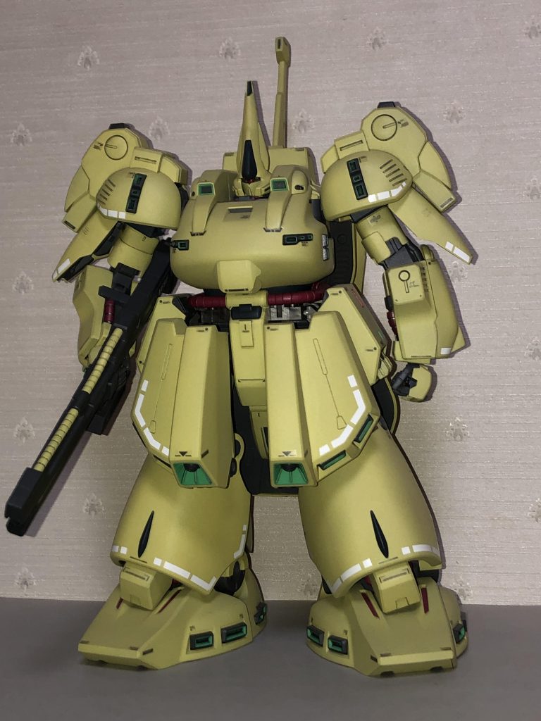 横にも前後にもボリューム満点かなりグレーを効かせた黄色にしてます