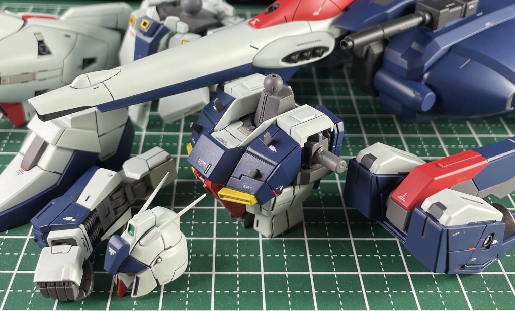 HGUC リガズィ 制作内容◎全体少し古い部類の為、どこか野暮ったい印象のあるキット。ミキシングを活用し プロポーションを変更。適所に新規にエッジを作りつつ シャープな印象に。細部にディテールを加え 最近のキットに見劣りしないように心がけて制作しました。◎頭部・キットの合わせ目を処理し 分割も変更・フェイスを加工し小顔化・頬パーツを一旦カットし 中央によせて小顔化・ヘルメットの形状変更◎胴体・HGUC Zガンダムをベースに制作・首の延長工作・襟をシャープに 分割し加工・襟後はカットし リガズィに近づけています。・胸上部にフィンを制作・胸下で 延長工作・腹部にフレームパーツを自作・肩軸カバーを自作・肩軸を胴体内で短縮加工◎腰部・HGUC Zガンダムをベースに制作・股関中央パーツは幅まし加工・股間中央のダクトはリガズィから移植・フロントアーマーのダクトはリガズィから移植・サイドアーマーは リガズィの物を 延長し シャープに加工・サイドアーマー接続部を内側にオフセット・股関節軸周りを 素立ちの際 太モモが干渉しないように加工・股関節軸の位置を下げ、プロポーションを改善◎腕部・肩の合わせ目を処理し 分割を変更・肩のダクト内部パーツは 四辺をシャープに加工・腕は、HGUC Zガンダムをベースに制作・ミキシングの為、上腕接続部の加工・下腕のZの赤いパーツは 形状を変更。・シールド接続部は剥き出しの為、加工・ハンドパーツは3Dプリンター製のものを使用◎脚部・太もも上部の股関節接続部を加工し 立ちポーズが決まるように加工・脹脛のバーニア周辺は厚ぼったい為、Zガンダムを参考に シャープに加工・脚内側のスラスターは大きい為、内部にスリットを作成。◎他・リアアーマーや脚、バックパックのバーニアは全て 縁を薄く加工・バックパックのセンターはZガンダムから移植・ミキシングの為、シールドのジョイント部を加工。・BWSは使い捨て部位の為、追加ディテールは控えめにし、合わせ目処理と キットの逆エッジやモールドを彫り直し等を中心に制作。・ライフル等の銃口はシャープに加工。※変形は可能ですが、改修作業により 非常に繊細な作品となっており、また 塗装ハゲや破損の恐れがある為 非推奨になります。