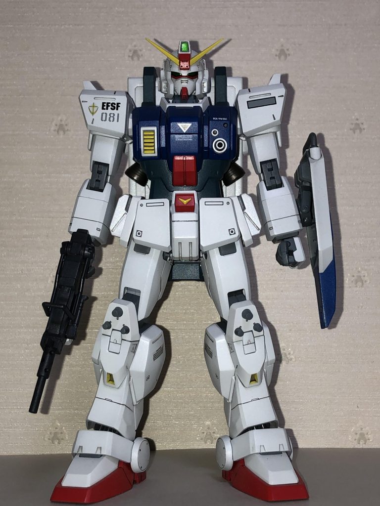 両側の張り出しすぎの解消と頰当ての尻すぼみな角度を修正しました