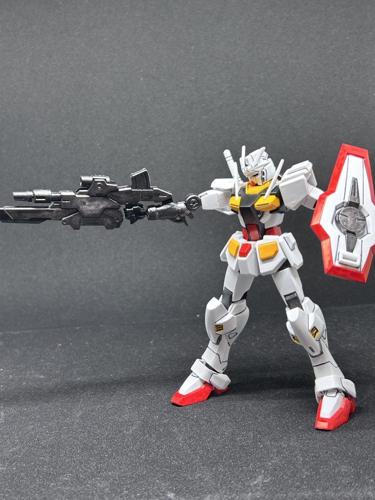 腕はエクシアリペア4をイメージしガンダムウヴァルの左腕を移植、武器はダブルオーコマンドクアンタを使用し、ウヴァルの腕につけれるようプラ板とパテで加工しました。GN系も映画後のダブルオーの世界では今後使いにくくなることを考えながら実弾系に変更しました。