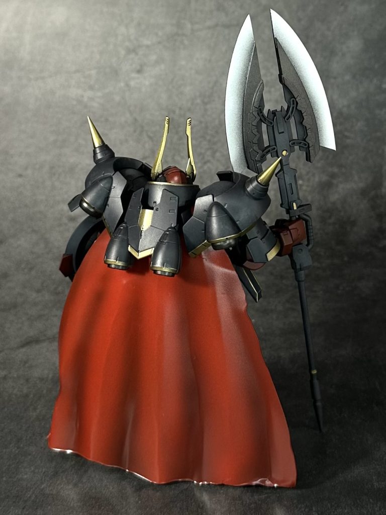 バックショットです。マントはプラペーパーで製作しました。