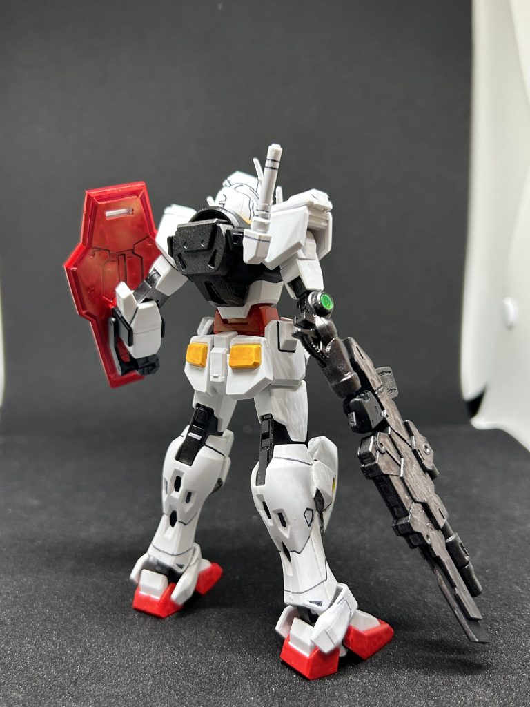 背中は先の戦いでドライブは破壊されたので貯蔵タンクを。