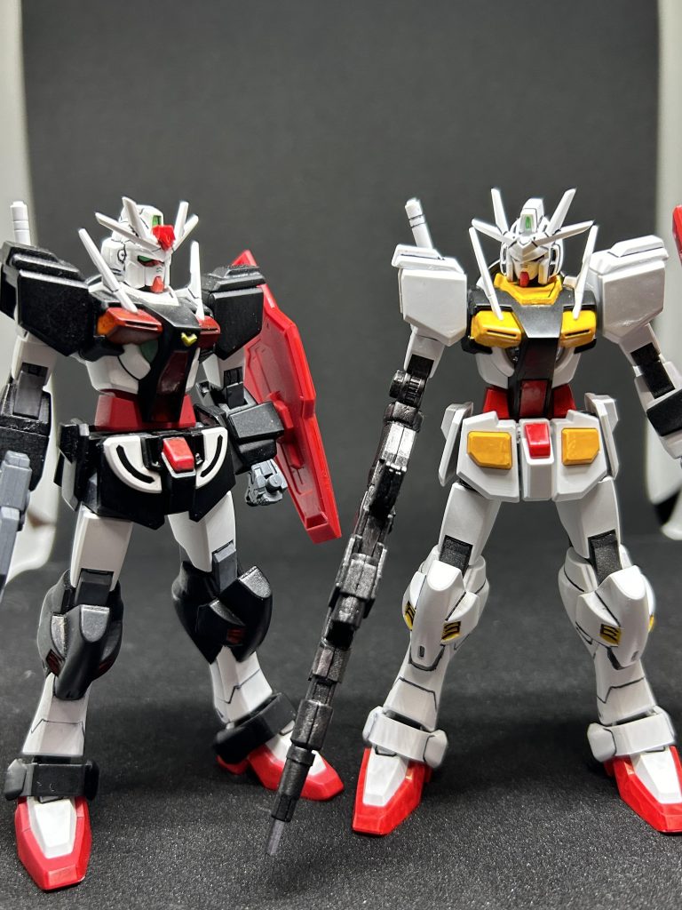 最後に前回投稿のラーカスタムと並べました。自分が作る時って基本ビルドファイターズ系のように俺ガンという感じで作るのですが今回は違う方面から作ったので楽しかったです。