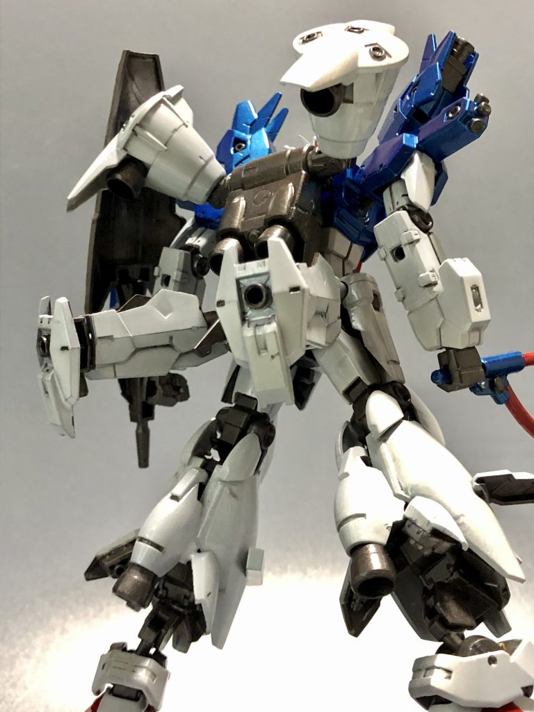 背面、ジュピターヴのバーニアは腰に木星最大の衛星であるイオの名を付け、超大出力の加速性能を持たせるコンセプトにしています