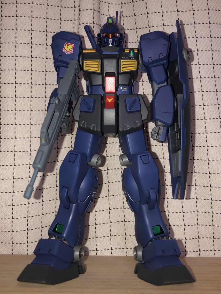 今更になって良い感じの塗料を見つけたので完成させました(いつものとおり見える部分は全部ペーパーをかけてヒケと面のうねりを消しています)(説明書を見たら1999年の製品だった、この頃の説明書はイラストと解説があって良かったなぁ) 