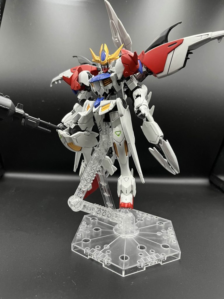 ハシュマルユニットのクロー部分はシルバーで塗ったんだけど、白部分と半分どうかしてるからもうちょい暗めの色の方がよかったかも…