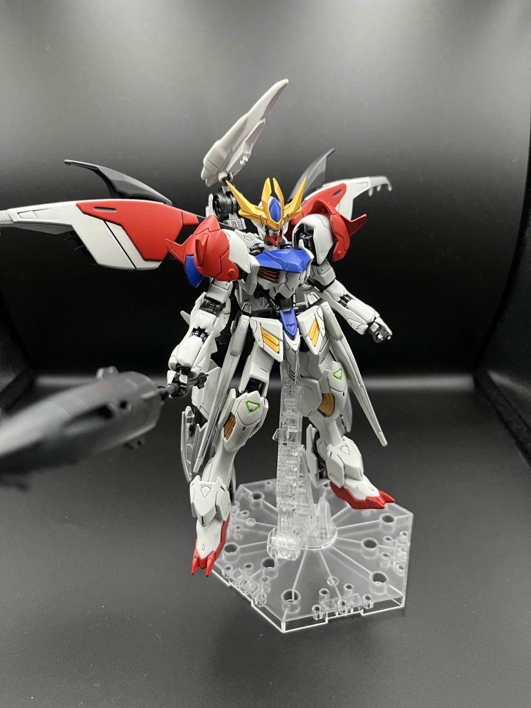 個人的に腕の合わせ目どうしようかと思ったけど、一度くっつけてから片方切り取って別パーツ化しました始めてやったんだがうまくできているだろうか？