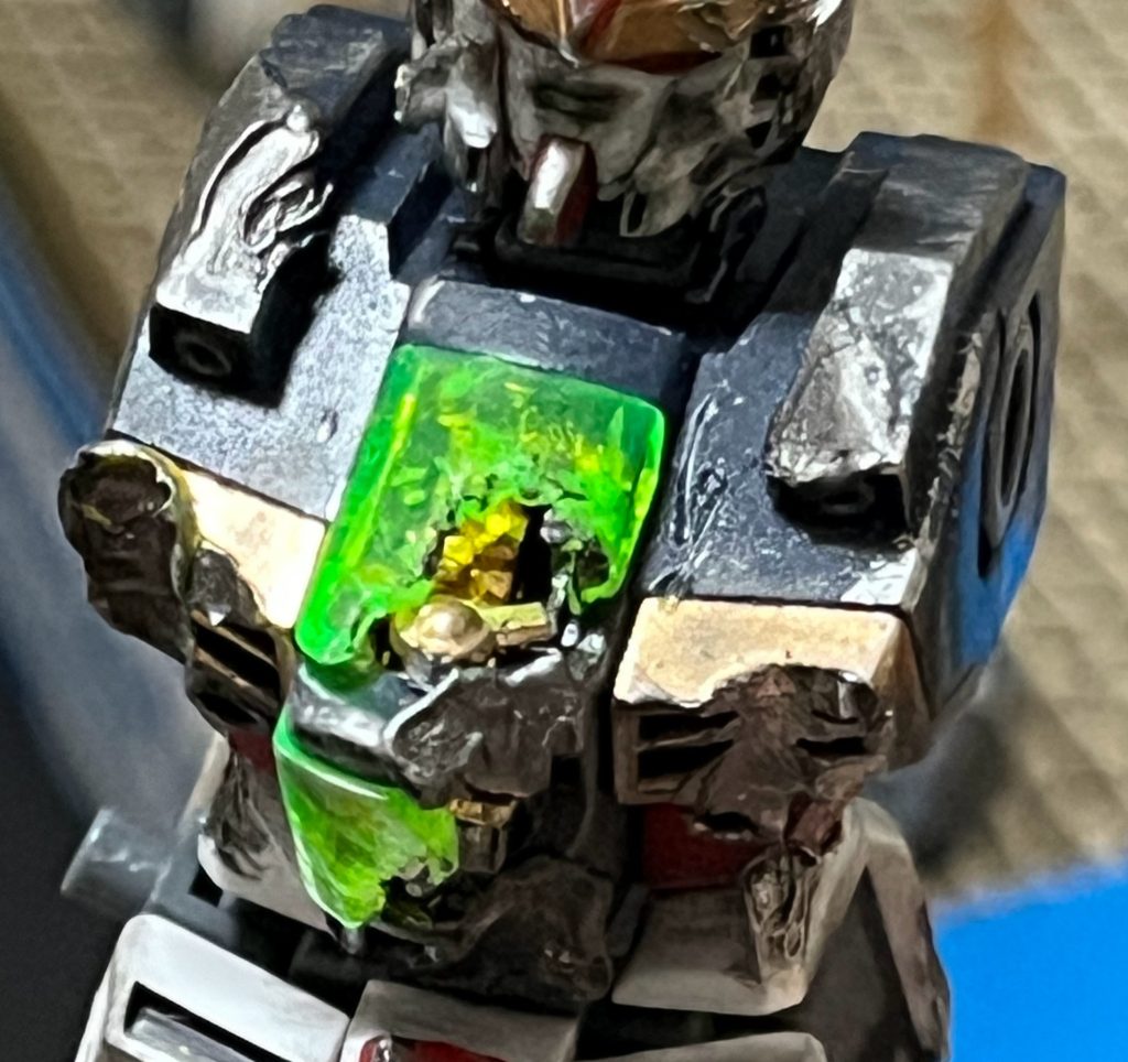 サテライトシステム部はHGだとシールだけで味気なかったので、目立たないですが、中身に簡単なディテール入れてます。