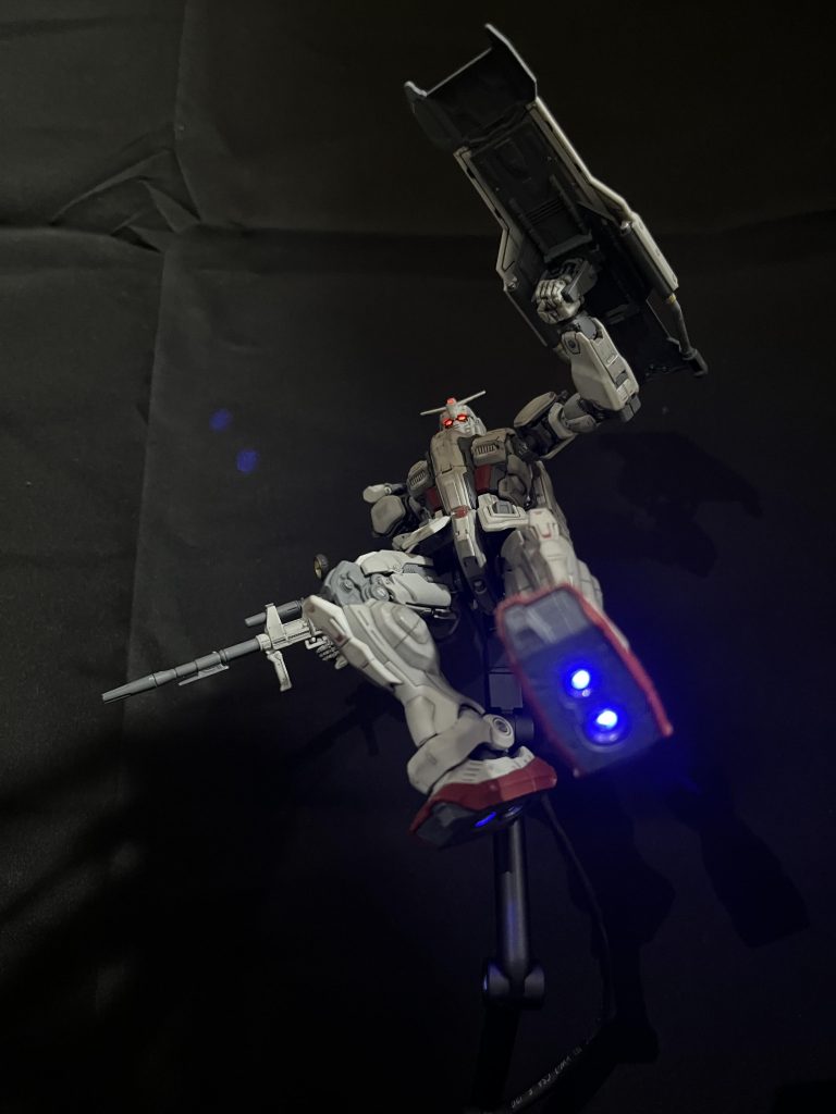 飛び蹴りガンダム君劇中では機動力の高さがよく表現されていました。