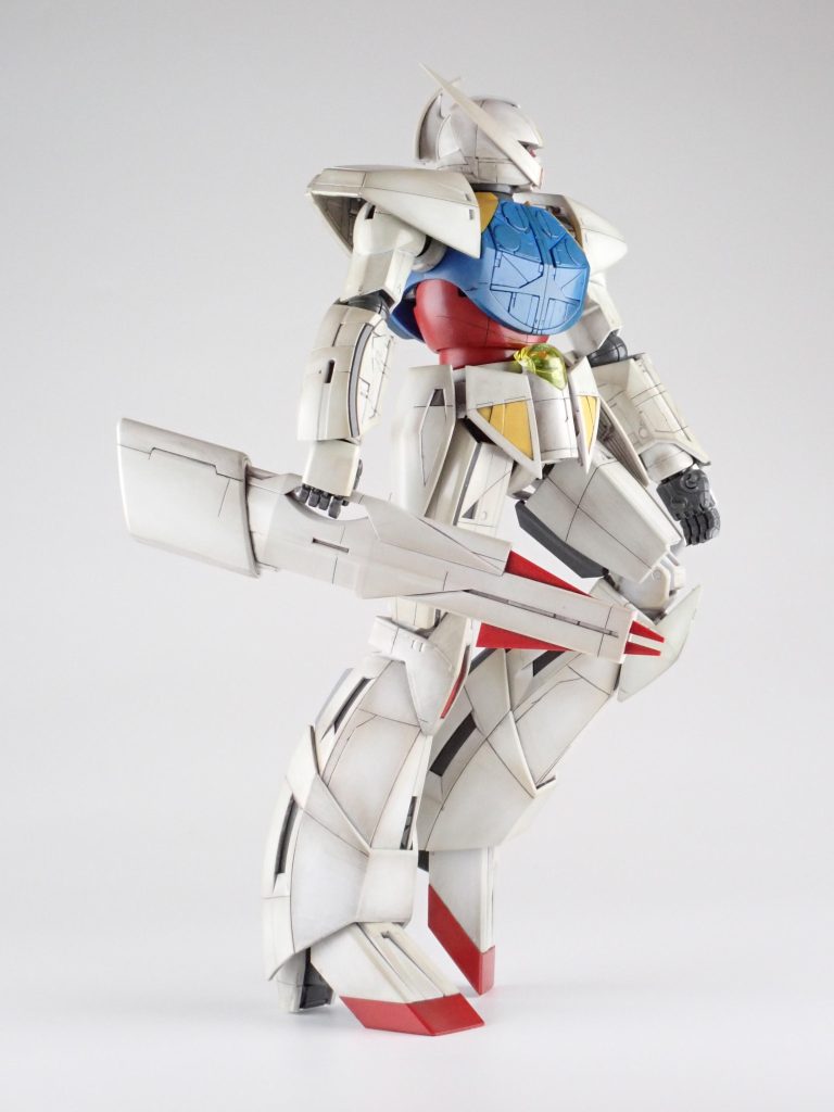 印象的なポーズが多いですよね！支えなしでこのポーズとれるんです。